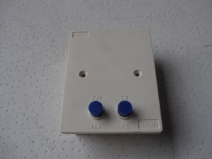 BOX WITH ISOLATOR